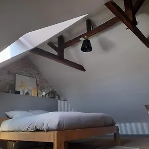 Douillette Dans Longere Au Lanvallay